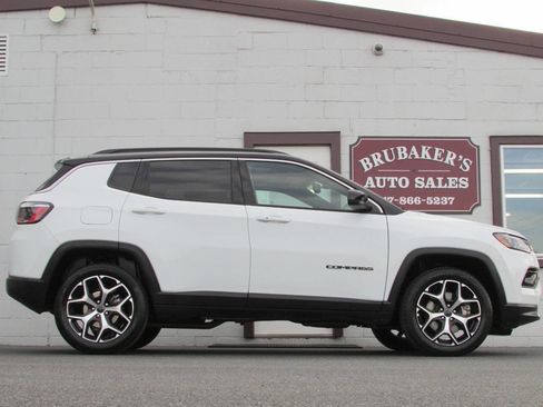 Used 2025 Jeep Compass Limited AWD/4WD image 11