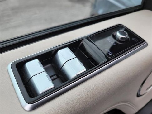 Used 2021 Land Rover Range Rover P525 Westminster Edition LWB image 16