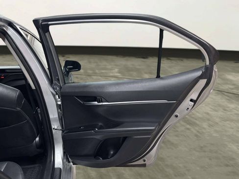 Used 2019 Toyota Camry SE FWD image 17