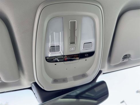 Used 2023 Volvo XC60 B5 Plus image 30