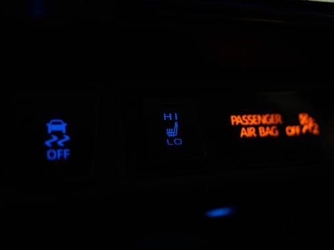 Used 2019 Toyota RAV4 Limited w/ Carpet Mat Package FWD image 22