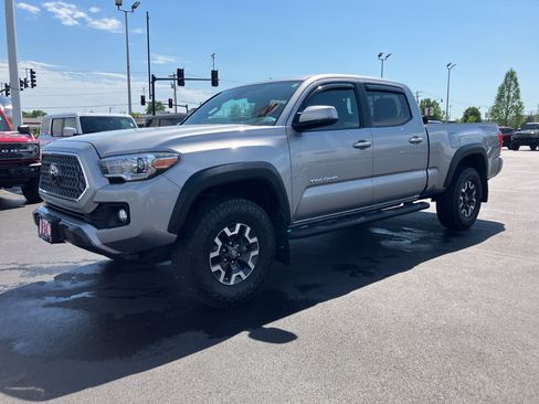 Used 2019 Toyota Tacoma TRD Off-Road w/ Technology Package AWD/4WD image 3