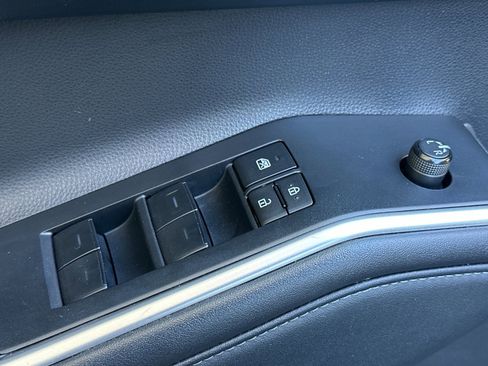 Used 2023 Toyota Highlander XSE image 12