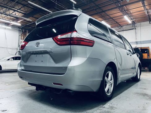 Used 2017 Toyota Sienna LE FWD image 4