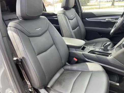 Used 2024 Cadillac XT6 Luxury w/ LPO, Floor Liner Package FWD image 14