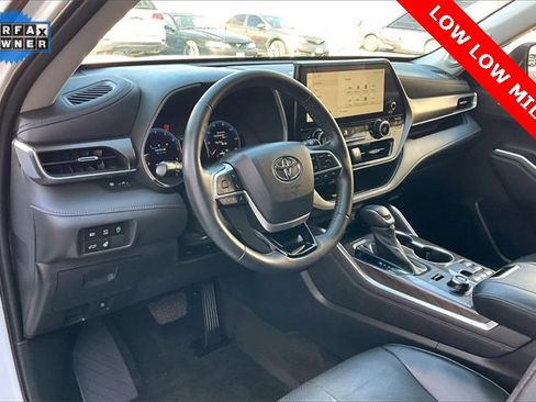 Used 2023 Toyota Highlander Limited image 14