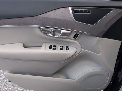 Certified 2023 Volvo XC90 B6 Core image 31