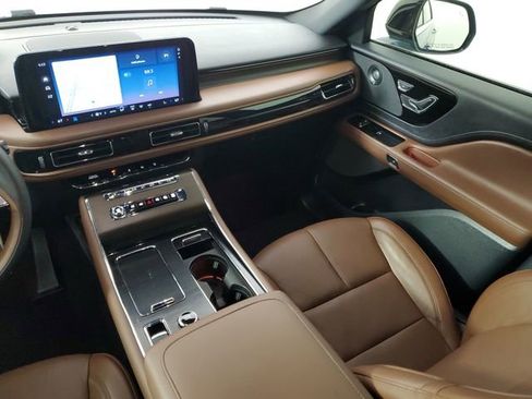 Used 2025 Lincoln Aviator Reserve w/ Illumination Package image 18