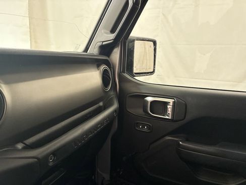 Used 2018 Jeep Wrangler Unlimited Sport S AWD/4WD image 22