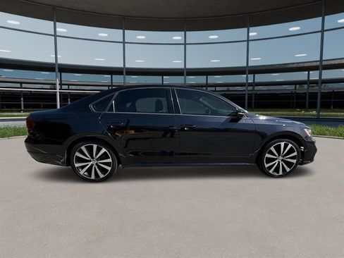 Used 2018 Volkswagen Passat 3.6 image 2