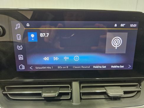 Used 2025 Chevrolet Trax LT FWD image 19