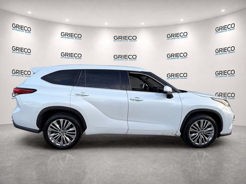 Used 2022 Toyota Highlander Platinum FWD image 8