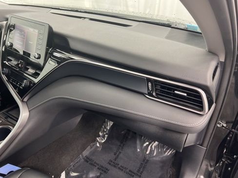 Used 2023 Toyota Camry SE image 19