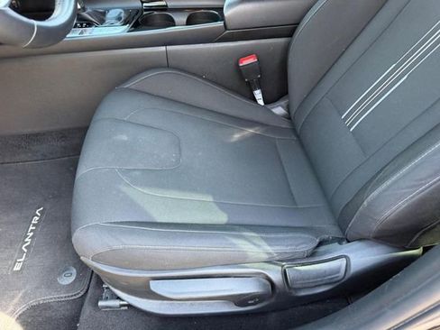 Used 2022 Hyundai Elantra SEL w/ Convenience Package image 17