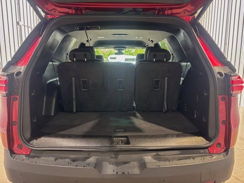 Used 2023 Chevrolet Traverse LT image 8