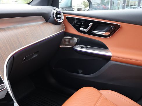 Used 2026 Mercedes-Benz GLC 300 4MATIC image 42