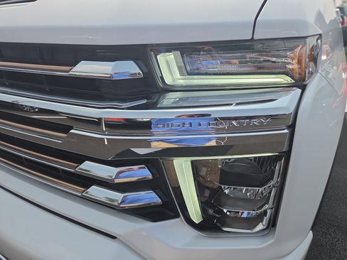 Used 2021 Chevrolet Silverado 2500 High Country w/ Technology Package AWD/4WD image 21