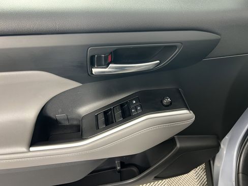 Used 2022 Toyota Highlander XLE image 18