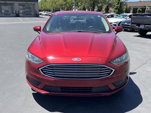Used 2017 Ford Fusion SE FWD image 3