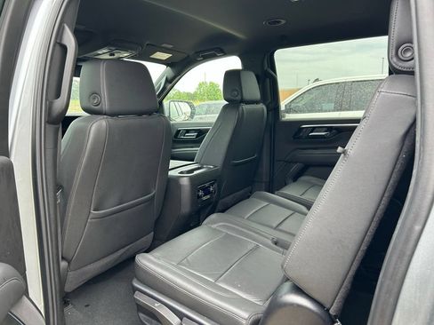 Used 2025 Chevrolet Suburban Z71 AWD/4WD image 9