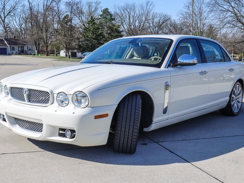 Used 2008 Jaguar XJ8 L RWD image 3