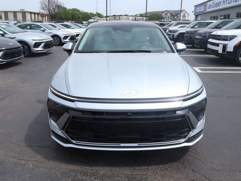 New 2026 Hyundai Sonata Limited FWD image 9