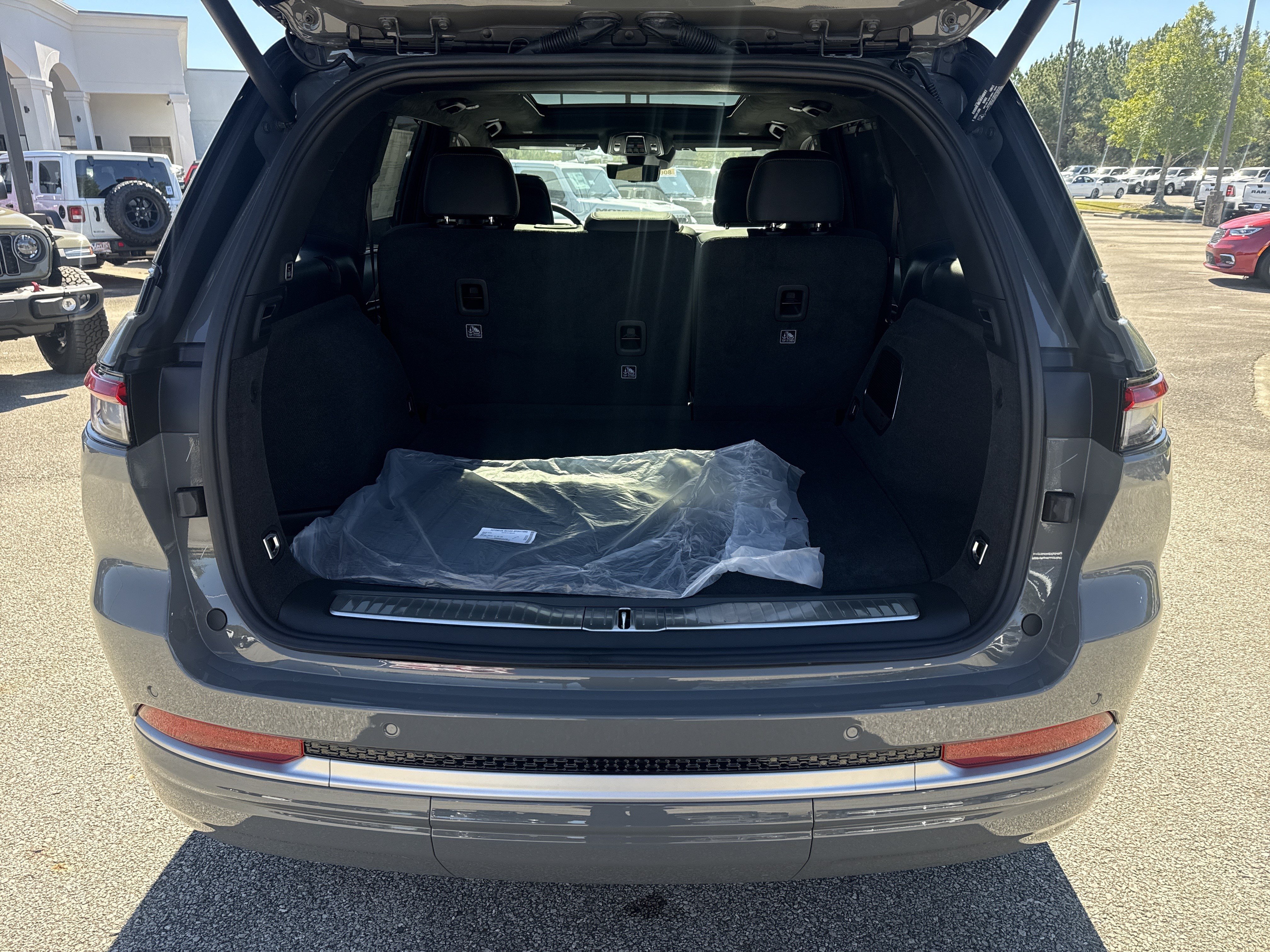 New 2027 Jeep Grand Cherokee Summit AWD/4WD image 19