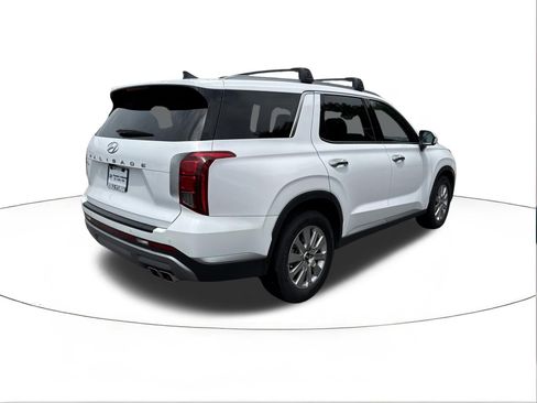 Used 2023 Hyundai Palisade SEL FWD image 3