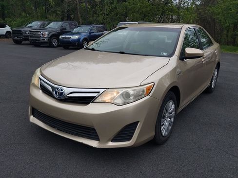 Used 2012 Toyota Camry LE FWD image 1