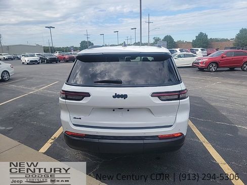 Used 2024 Jeep Grand Cherokee L Laredo image 6
