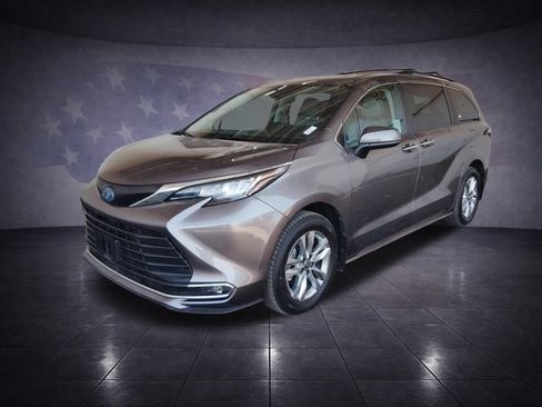 Used 2022 Toyota Sienna XLE w/ XLE Plus Package FWD image 31