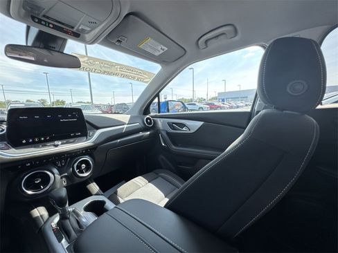 Used 2025 Chevrolet Blazer LT w/ Driver Confidence Package image 11