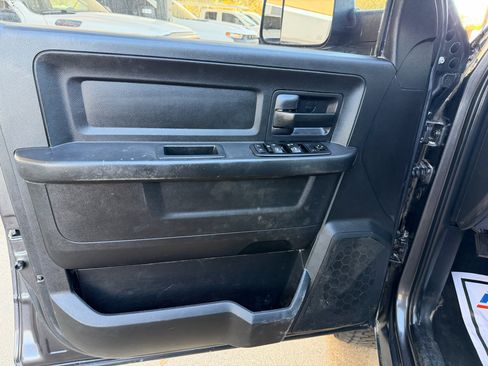 Used 2018 RAM 2500 Tradesman w/ Chrome Appearance Group image 20