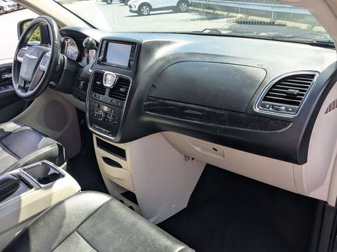 Used 2015 Chrysler Town & Country Touring-L w/ Driver Convenience Group FWD image 30