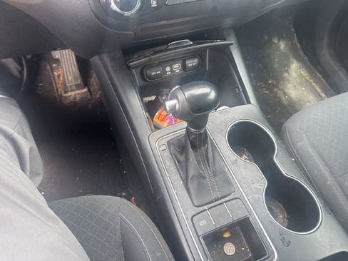 Used 2017 Kia Sorento LX image 3