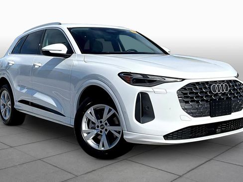 Used 2025 Audi Q5 Premium image 3