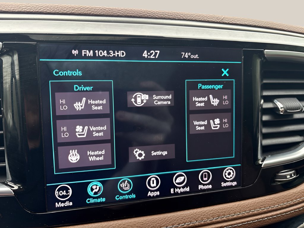 Used 2020 Chrysler Pacifica Limited w/ Advanced Safetytec Group FWD image 32
