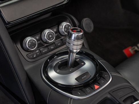 Used 2015 Audi R8 V10 w/ Full Leather Package image 6