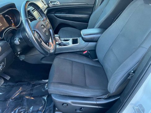 Used 2017 Jeep Grand Cherokee Laredo w/ Quick Order Package 23E image 18