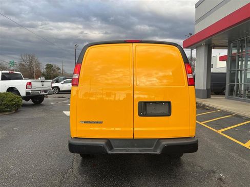 Used 2019 Chevrolet Express 3500 w/ Driver Convenience Package image 6