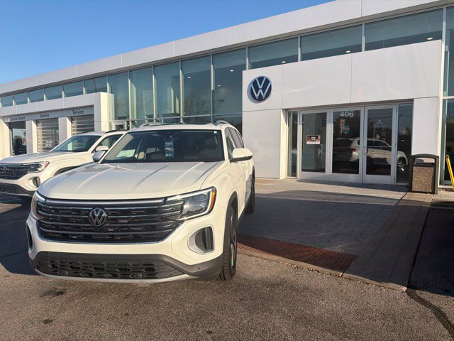 Used 2024 Volkswagen Atlas SEL AWD/4WD image 2