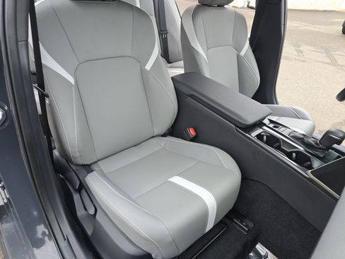 Used 2025 Toyota Camry SE image 16