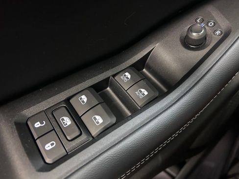 Used 2024 Jeep Grand Cherokee Limited AWD/4WD image 6