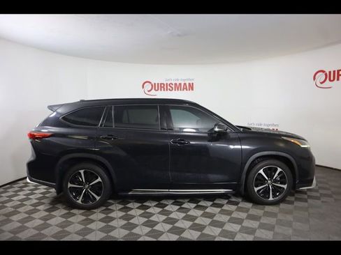 Used 2022 Toyota Highlander XSE FWD image 9