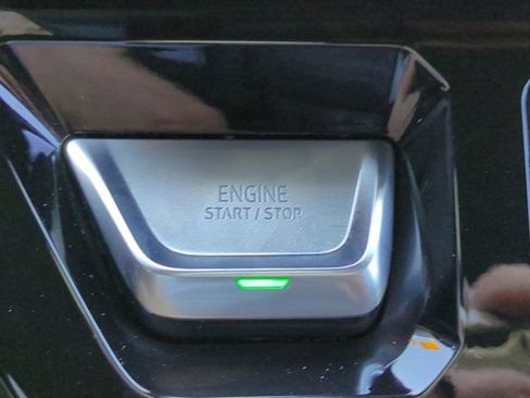 Used 2023 GMC Sierra 1500 AT4 w/ Technology Package AWD/4WD image 26