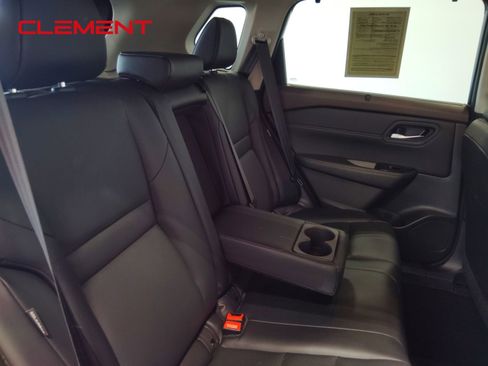 Used 2023 Nissan Rogue SV w/ SV Premium Package image 41