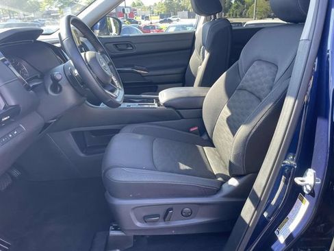 Used 2025 Nissan Pathfinder SV FWD image 25
