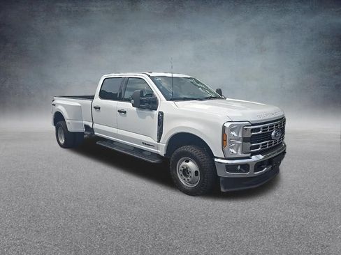 Used 2026 Ford F350 XLT AWD/4WD image 2
