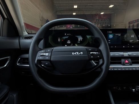 Used 2025 Kia K4 FWD image 33