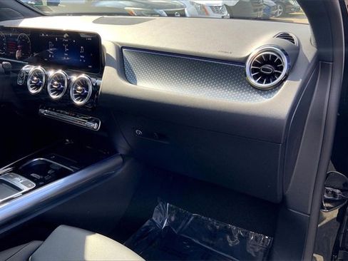 Used 2025 Mercedes-Benz GLA 250 4MATIC image 15